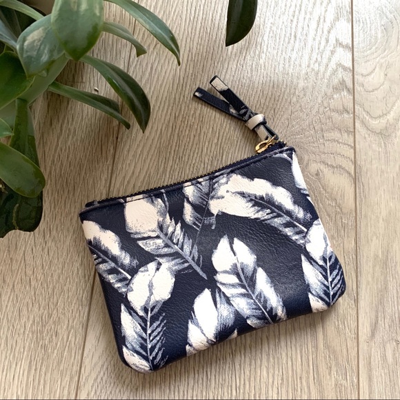 Feather Zip-Up Pouch - Picture 2 of 3